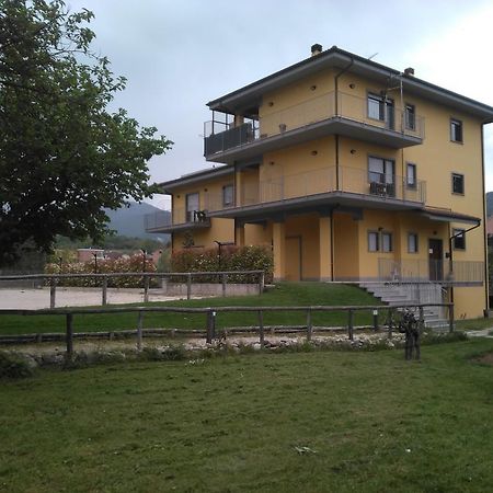 Il Boscaiolo Affittacamere Preturo Exteriör bild