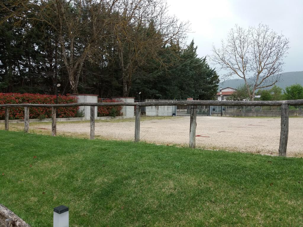 Il Boscaiolo Affittacamere Preturo Exteriör bild